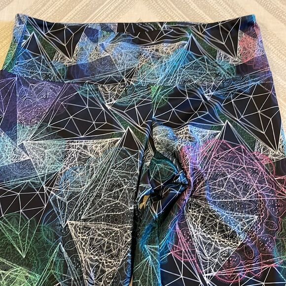 Onzie Women’s Black with Colored Design Full Length Leggings - Picture 3 of 6